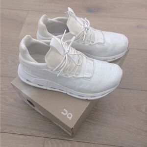On Women’s Cloudnova Sneakers w/ CloudTec Sole in Undyed-white/White Size 7.5!!
